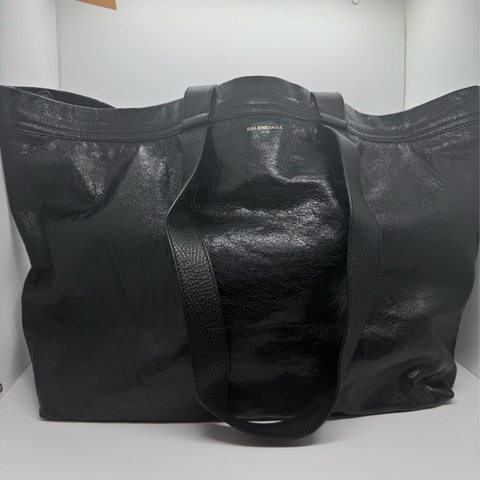 二手巴黎世家中號黑色全皮托特包，沒有配件，手柄油邊輕微開裂