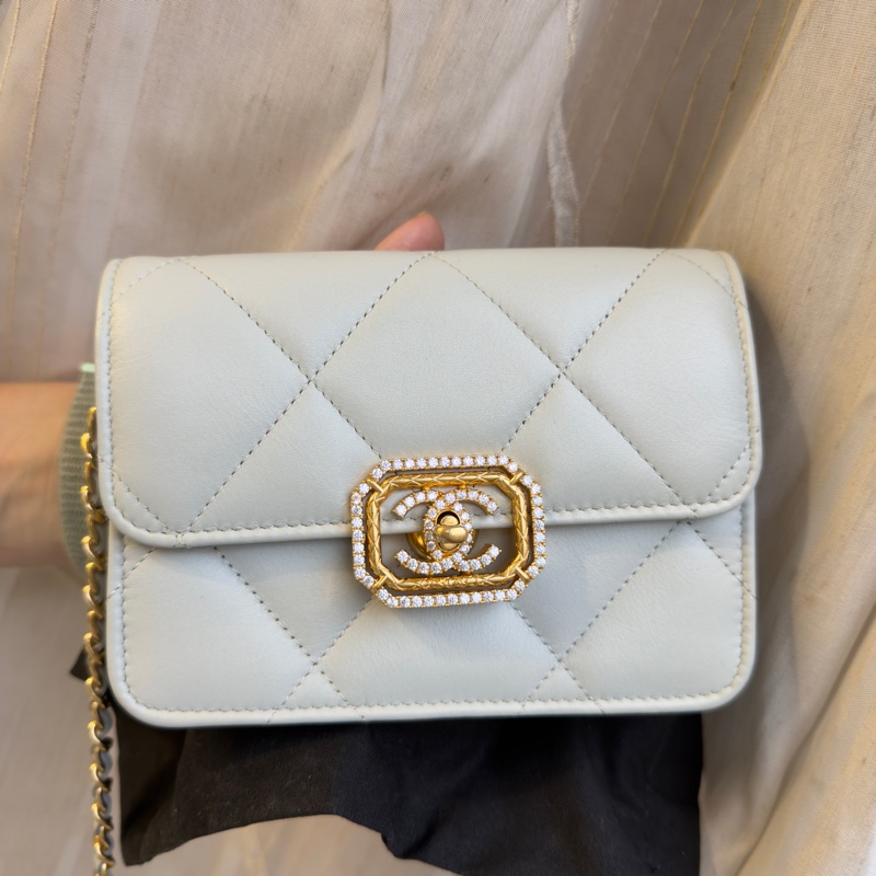 Chanel 氣質淺灰金色鑽釦鏈子小包WOC-1