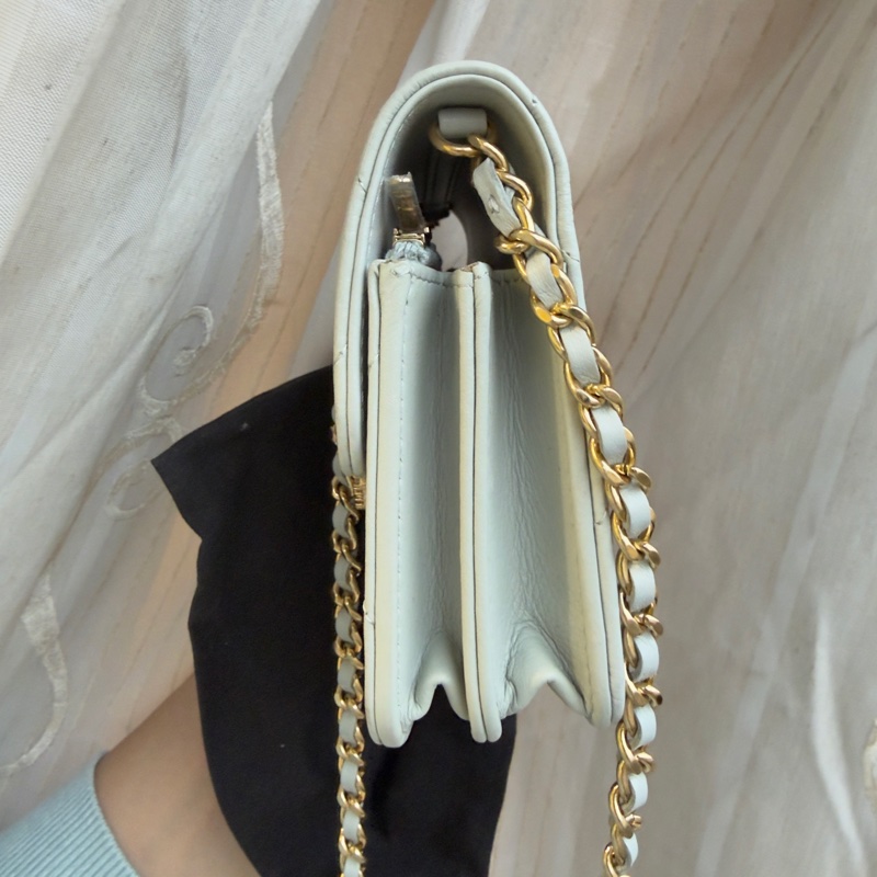 Chanel 氣質淺灰金色鑽釦鏈子小包WOC-2