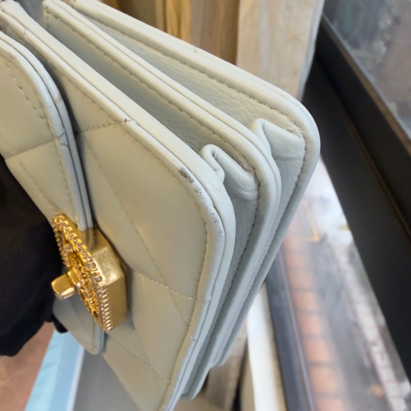 Chanel 氣質淺灰金色鑽釦鏈子小包WOC-6