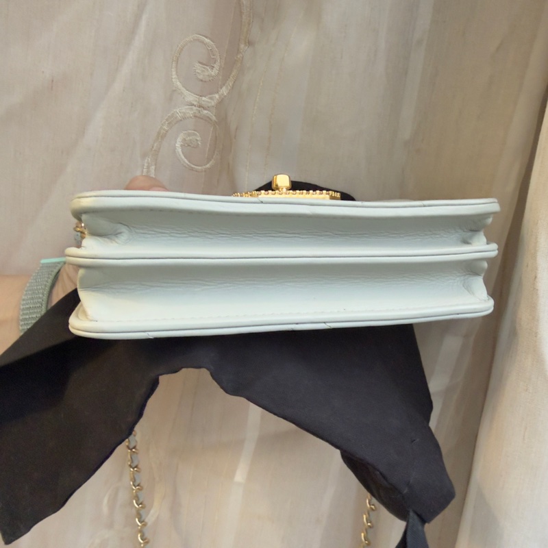 Chanel 氣質淺灰金色鑽釦鏈子小包WOC-7