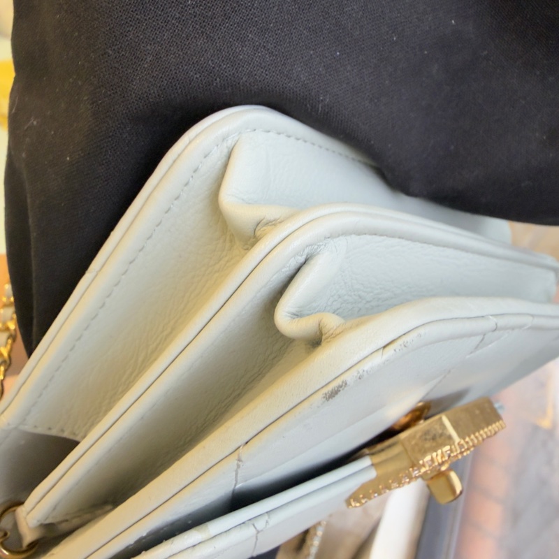 Chanel 氣質淺灰金色鑽釦鏈子小包WOC-9