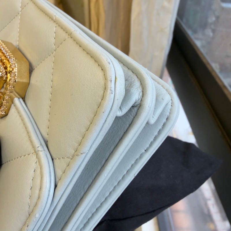 Chanel 氣質淺灰金色鑽釦鏈子小包WOC-11