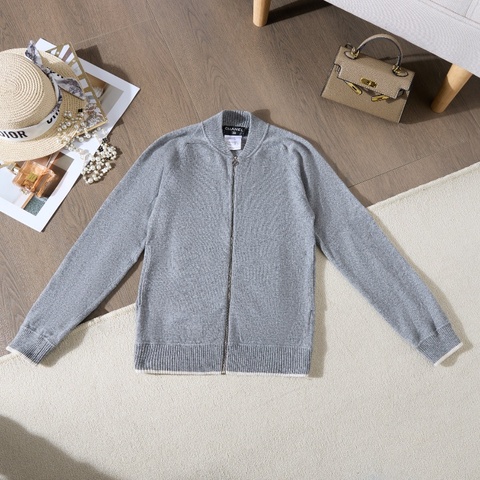 CHANEL sweater