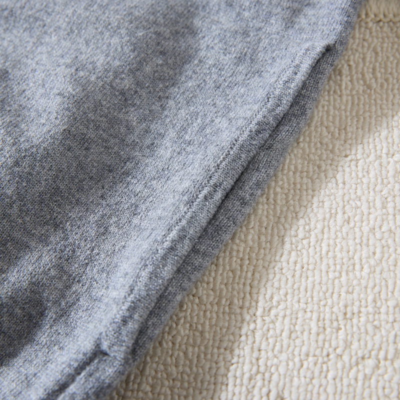 ❤️CHANEL 優雅灰色毛衣開衫外套 背後精緻logo圖案-4