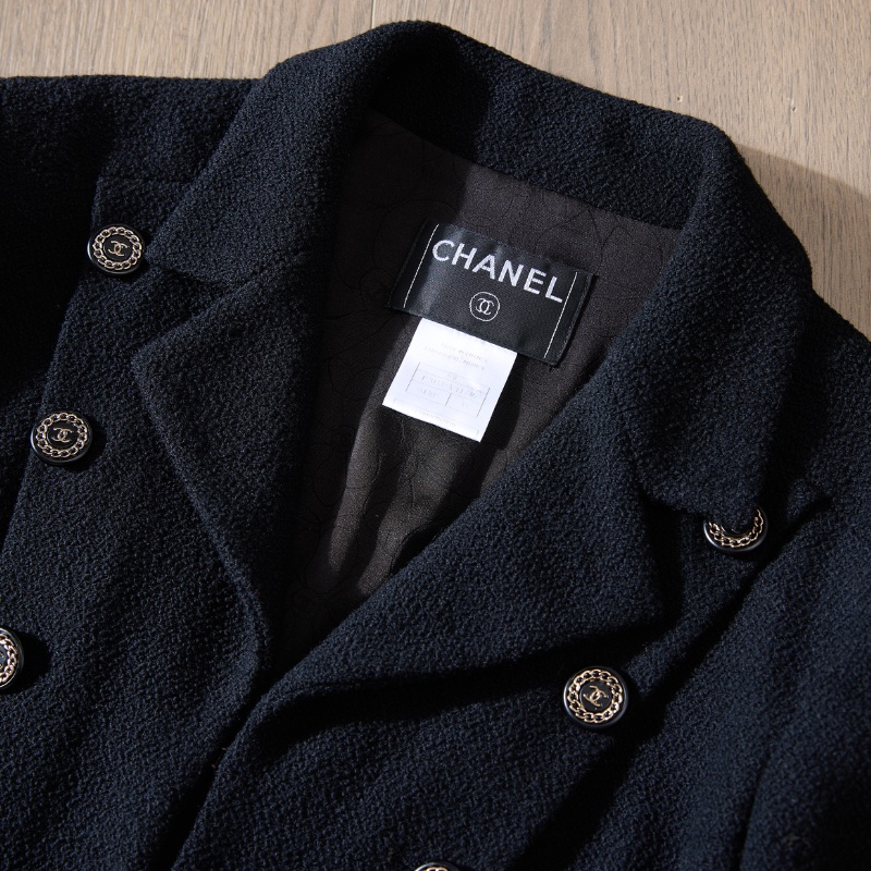 ❤️CHANEL 經典黑金配色 短款外套 精緻logo紐扣-1