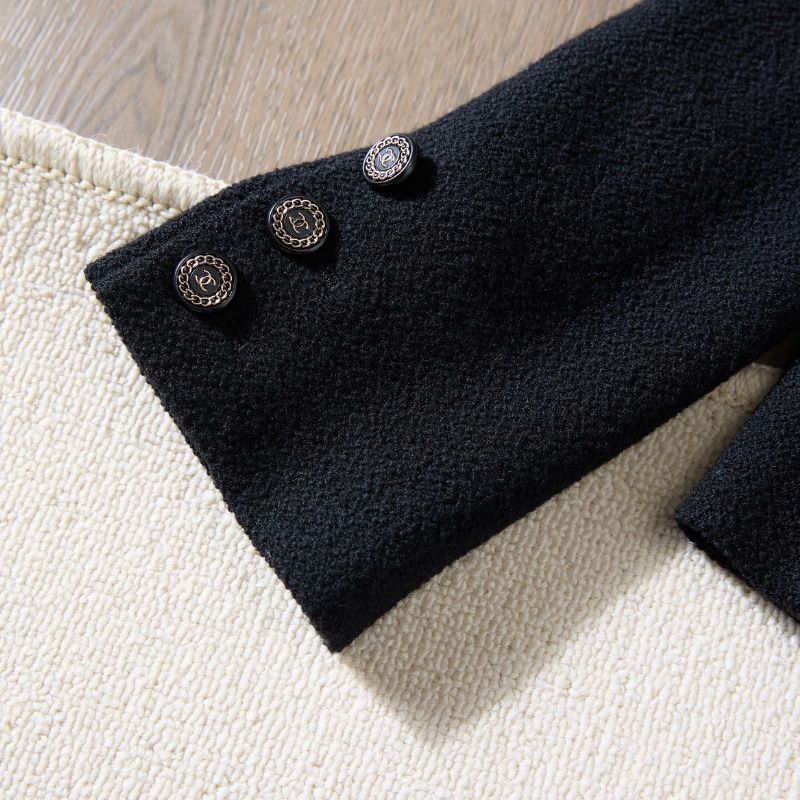 ❤️CHANEL 經典黑金配色 短款外套 精緻logo紐扣-2