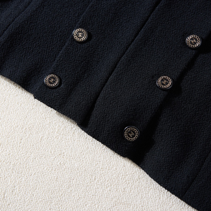 ❤️CHANEL 經典黑金配色 短款外套 精緻logo紐扣-3