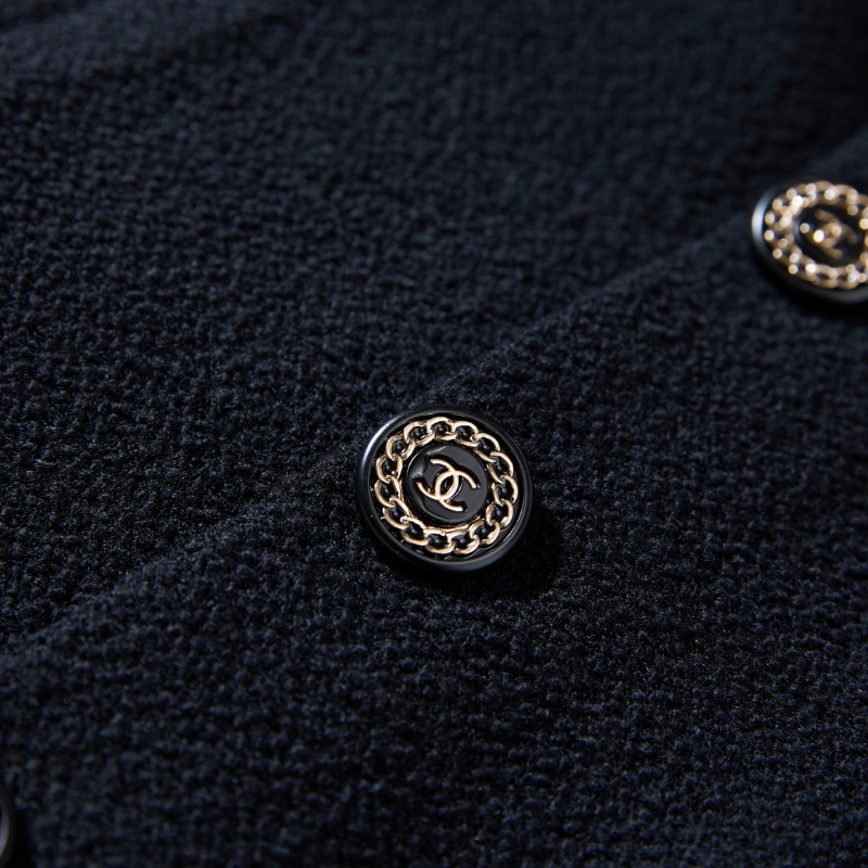 ❤️CHANEL 經典黑金配色 短款外套 精緻logo紐扣-5