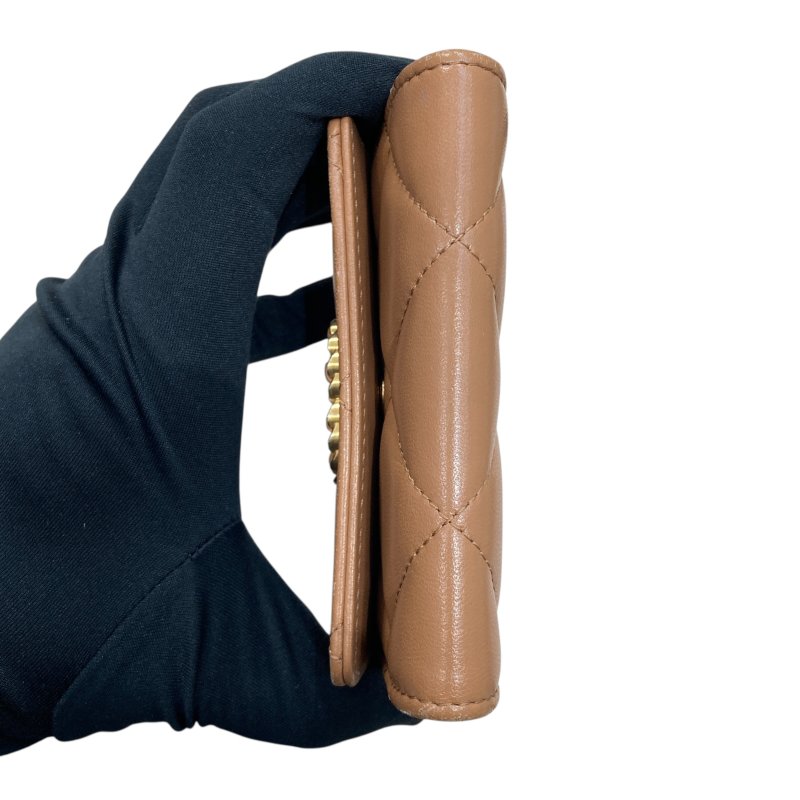 CHANEL 香奈兒 CHANEL19 羊皮 卡片夾 奶茶色 金釦-4