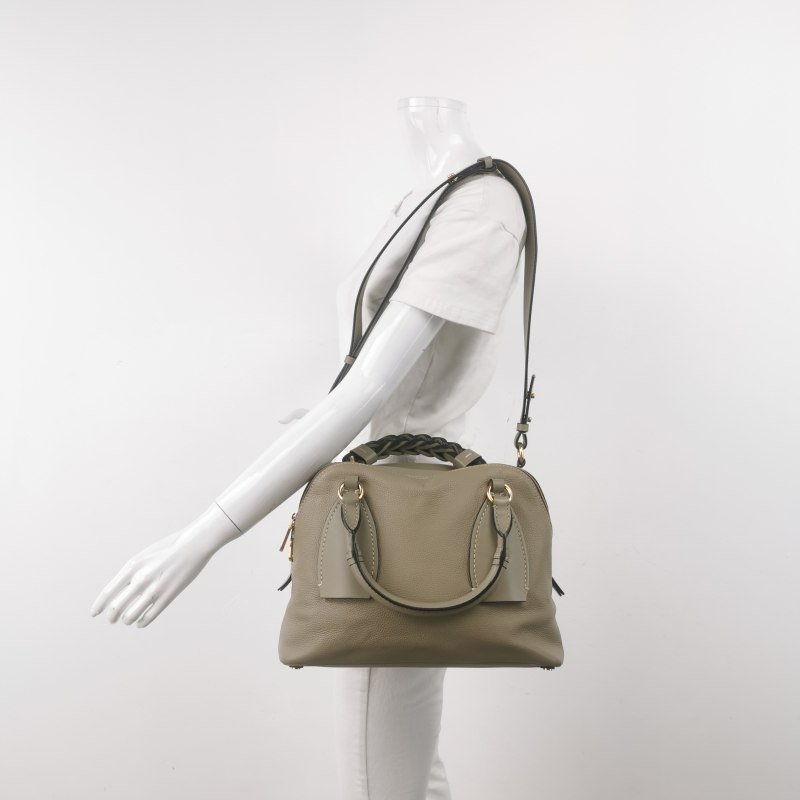 Chloe Daria牛皮純色字母Logo單肩包-1