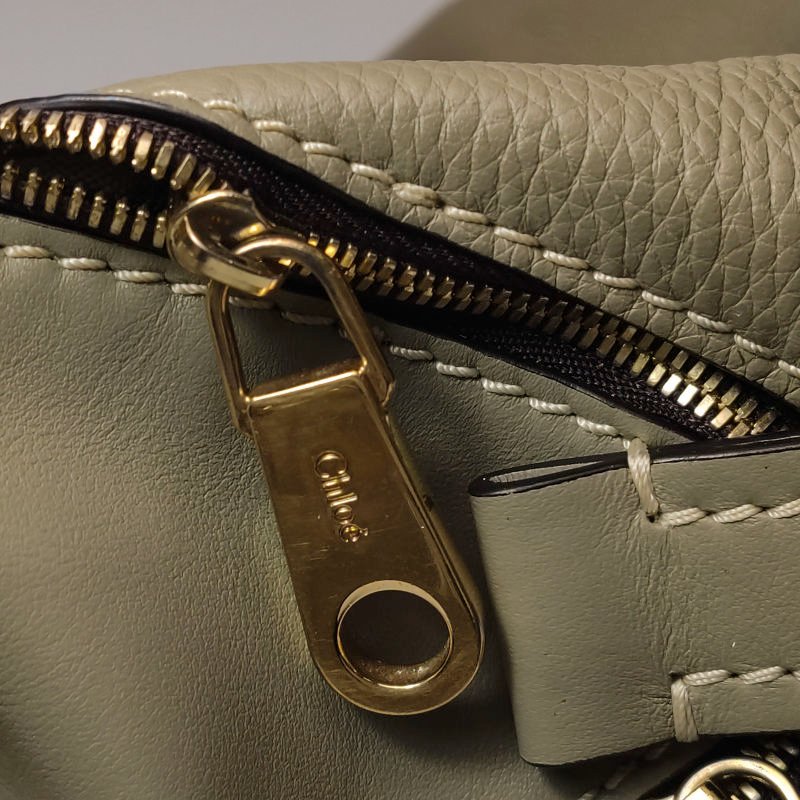 Chloe Daria牛皮純色字母Logo單肩包-11