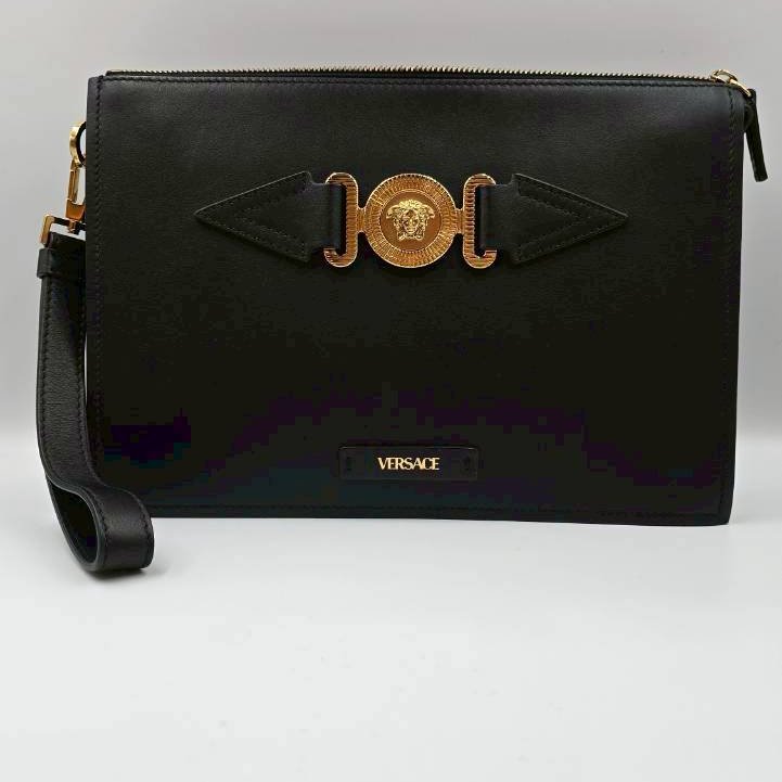 【舊愛新歡】VERSACE 黑色金女王頭LOGO手拿包-1