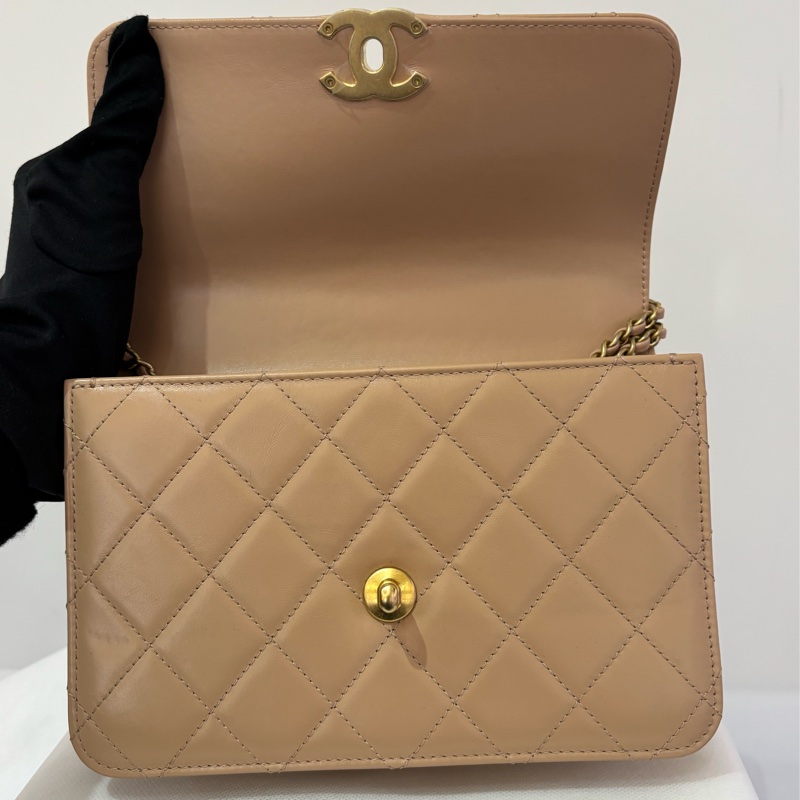 Chanel雙金珠口蓋包-2