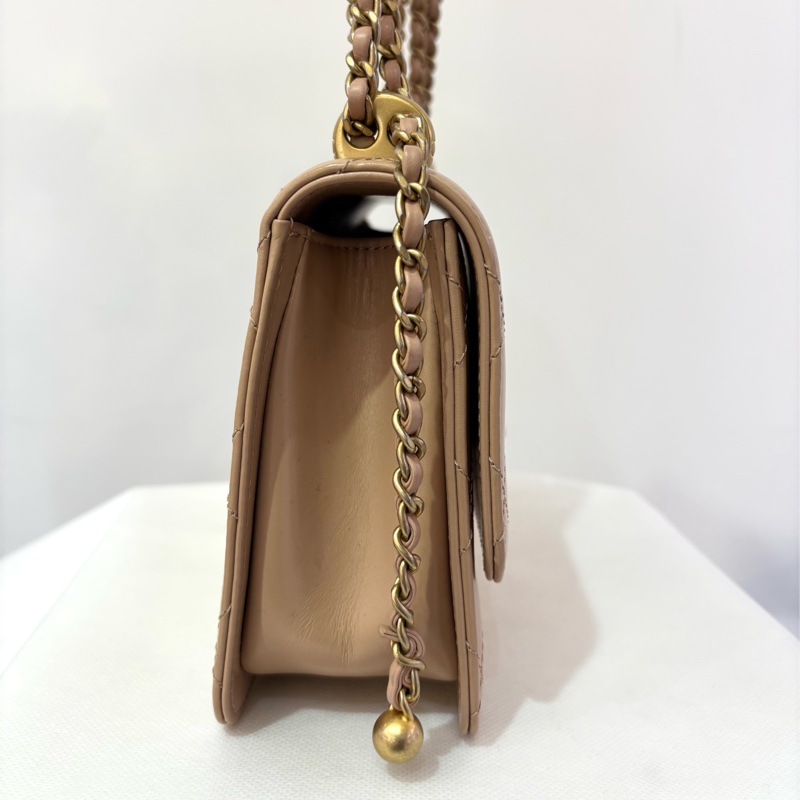 Chanel雙金珠口蓋包-5