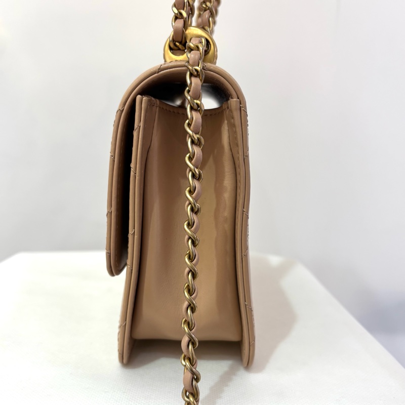 Chanel雙金珠口蓋包-6