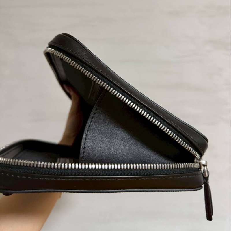 Montblanc 萬寶龍 M_Gram 4810 經典 六芒星 LOGO 拉鍊 斜背包 肩背包 側背包-15