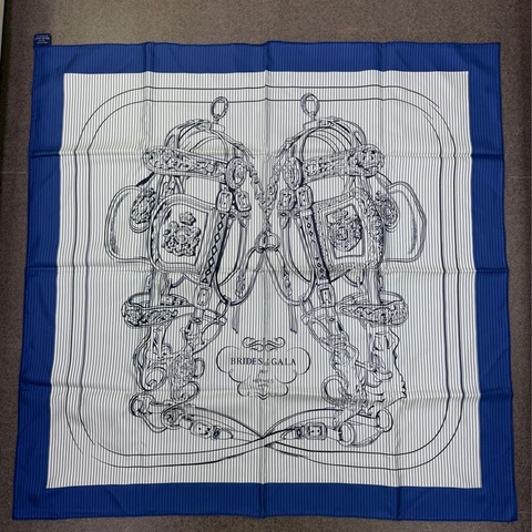 這是一條愛馬仕（Hermès）Brides de Gala 90公分斜紋真絲方巾。