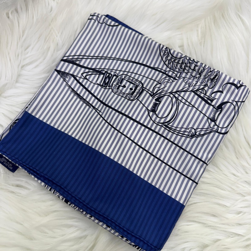 這是一條愛馬仕(Hermès)Brides de Gala 90公分斜紋真絲方巾。-4