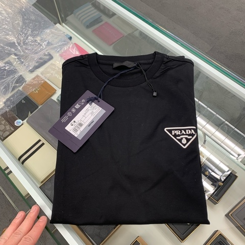 prada tee size M   全新