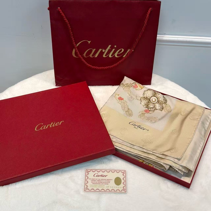 【全新未使用有卡有盒】Cartier 動物米金色圖案四方圍巾-0