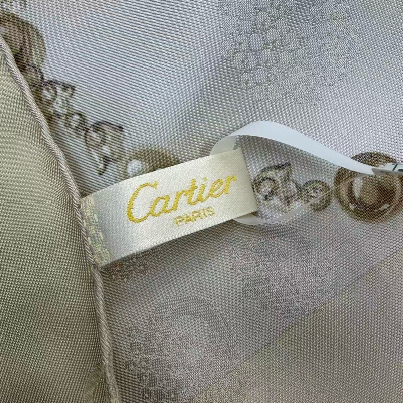 【全新未使用有卡有盒】Cartier 動物米金色圖案四方圍巾-4