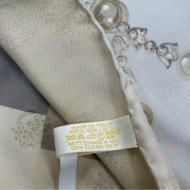 【全新未使用有卡有盒】Cartier 動物米金色圖案四方圍巾-5