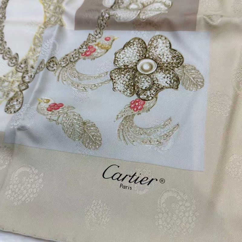 【全新未使用有卡有盒】Cartier 動物米金色圖案四方圍巾-6