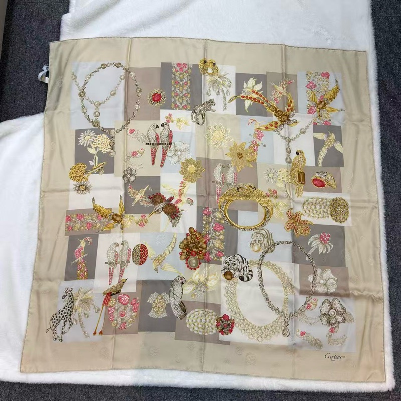 【全新未使用有卡有盒】Cartier 動物米金色圖案四方圍巾-9