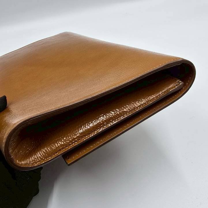 【舊愛新歡】YSL 漆皮咖色手拿包-4