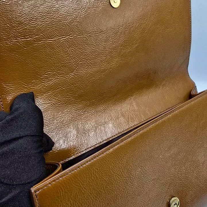 【舊愛新歡】YSL 漆皮咖色手拿包-7
