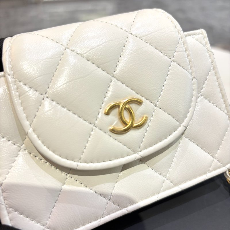 *SHIHNA名牌精品* CHANEL 白色小羊皮翻蓋手機鍊包 (芯片款)-3