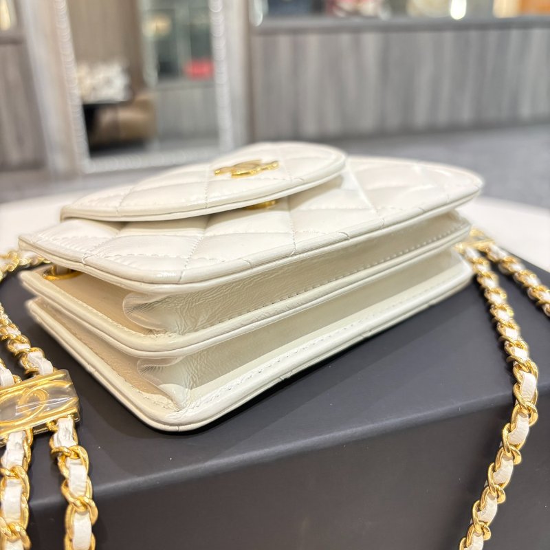 *SHIHNA名牌精品* CHANEL 白色小羊皮翻蓋手機鍊包 (芯片款)-6