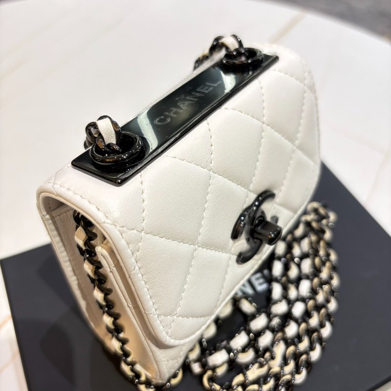 *SHIHNA名牌精品* CHANEL Trendy CC Mini 小羊皮 白黑釦斜背包 芯片款-2