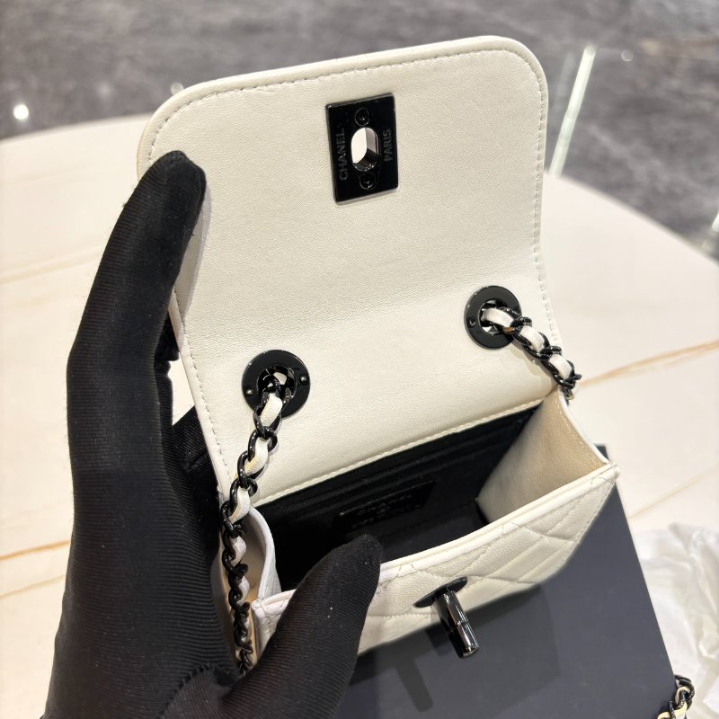 *SHIHNA名牌精品* CHANEL Trendy CC Mini 小羊皮 白黑釦斜背包 芯片款-7