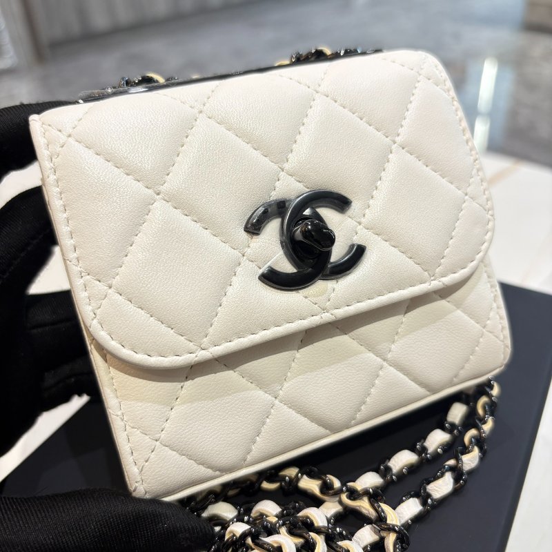 *SHIHNA名牌精品* CHANEL Trendy CC Mini 小羊皮 白黑釦斜背包 芯片款-9