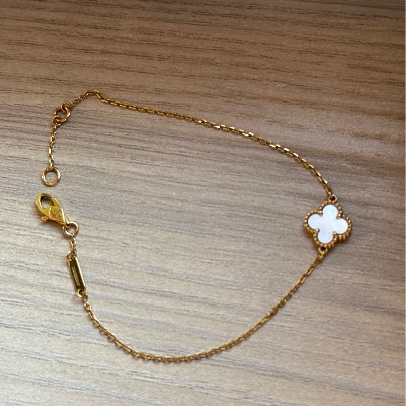 （香港購入🇭🇰) Van Cleef & Arpels mini 白珍珠母貝手鍊-4