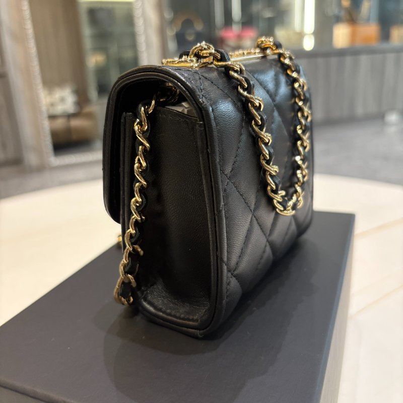 *SHIHNA名牌精品* CHANEL Trendy CC Mini 小羊皮 黑金扣斜背鍊包 保卡款-3