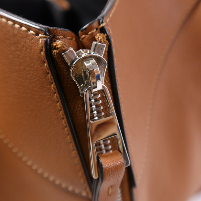 LOEWE 牛皮皮革Hammock Small銀扣肩背袋-5