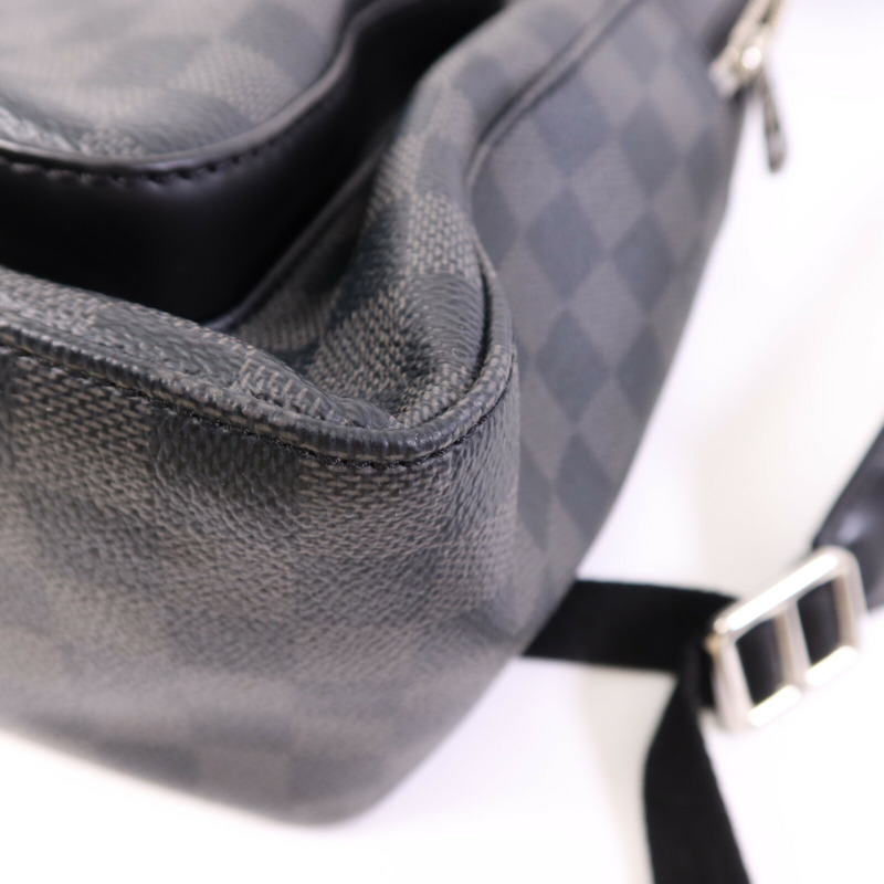LOUIS VUITTON Damier Graphite Josh銀扣背包-9