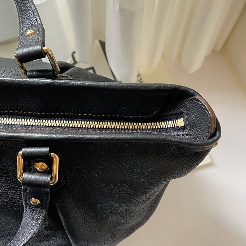 ▪️富貴選物FUGUEI▪️LV Mahina 月光女神系列 全皮革手提包-4