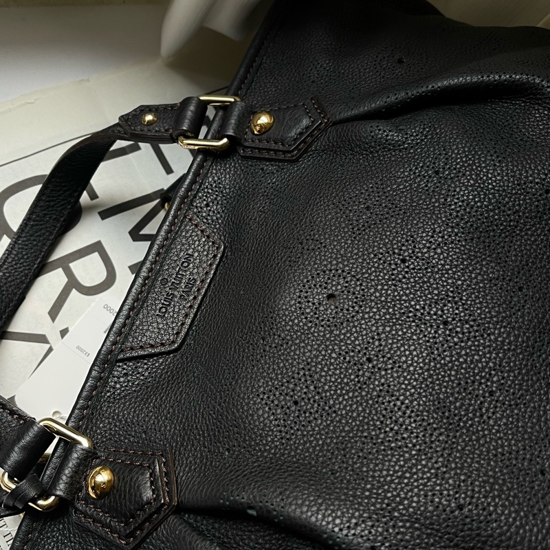 ▪️富貴選物FUGUEI▪️LV Mahina 月光女神系列 全皮革手提包-11