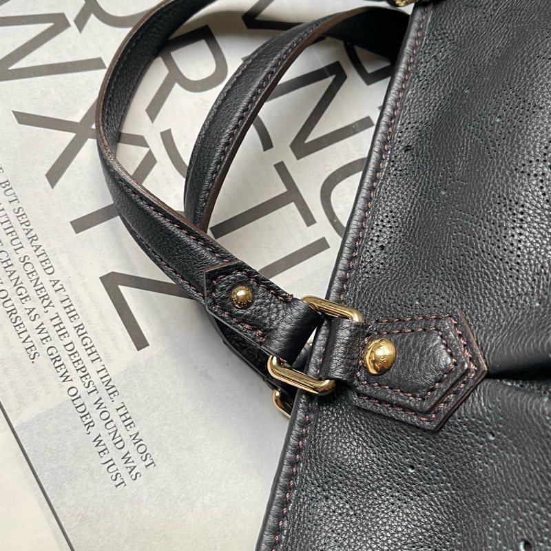 ▪️富貴選物FUGUEI▪️LV Mahina 月光女神系列 全皮革手提包-15