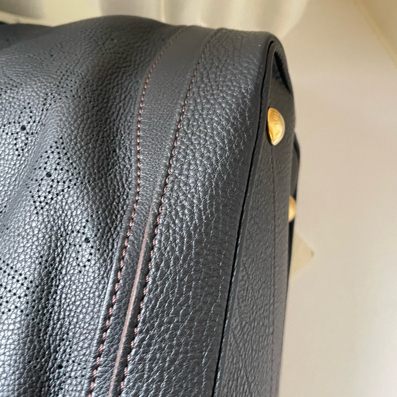 ▪️富貴選物FUGUEI▪️LV Mahina 月光女神系列 全皮革手提包-16