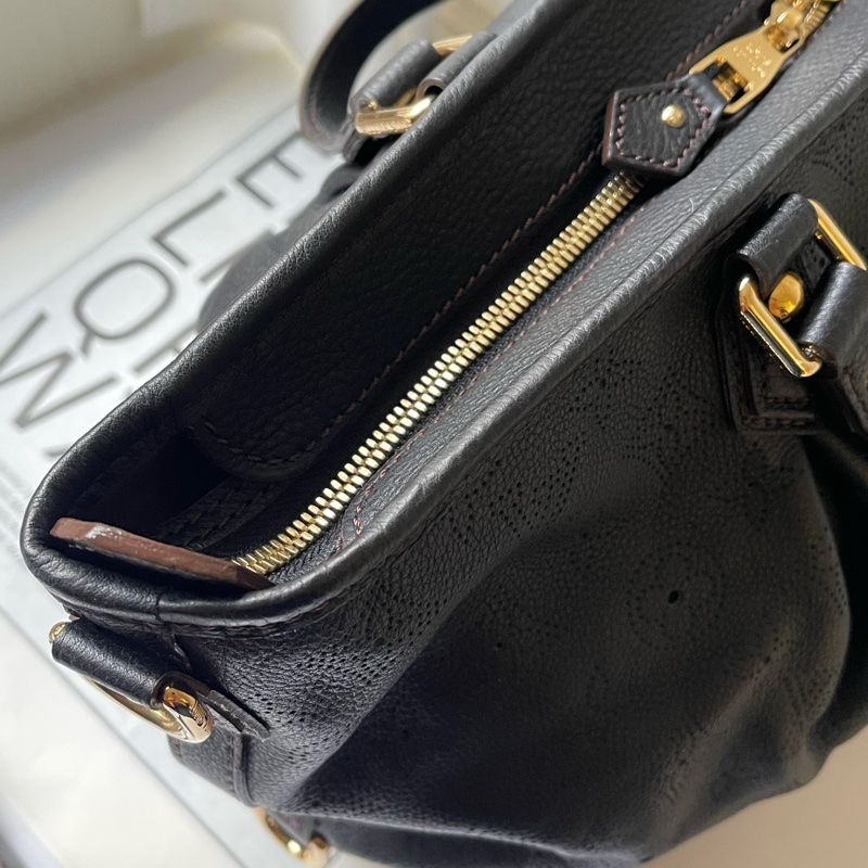 ▪️富貴選物FUGUEI▪️LV Mahina 月光女神系列 全皮革手提包-18