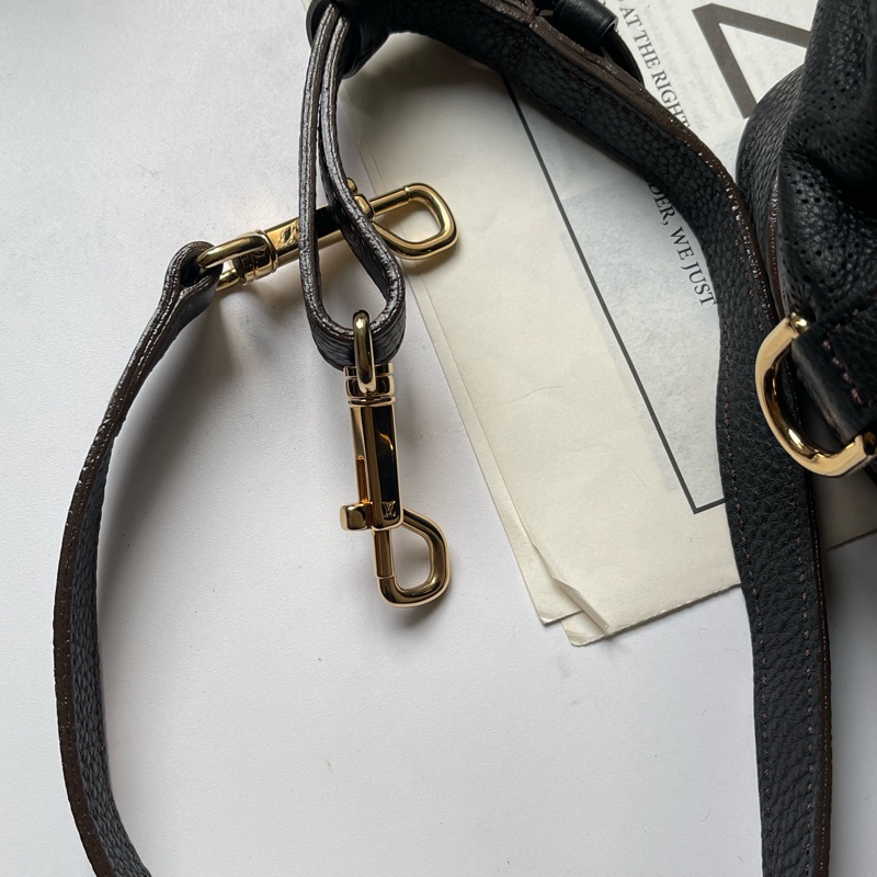 ▪️富貴選物FUGUEI▪️LV Mahina 月光女神系列 全皮革手提包-20