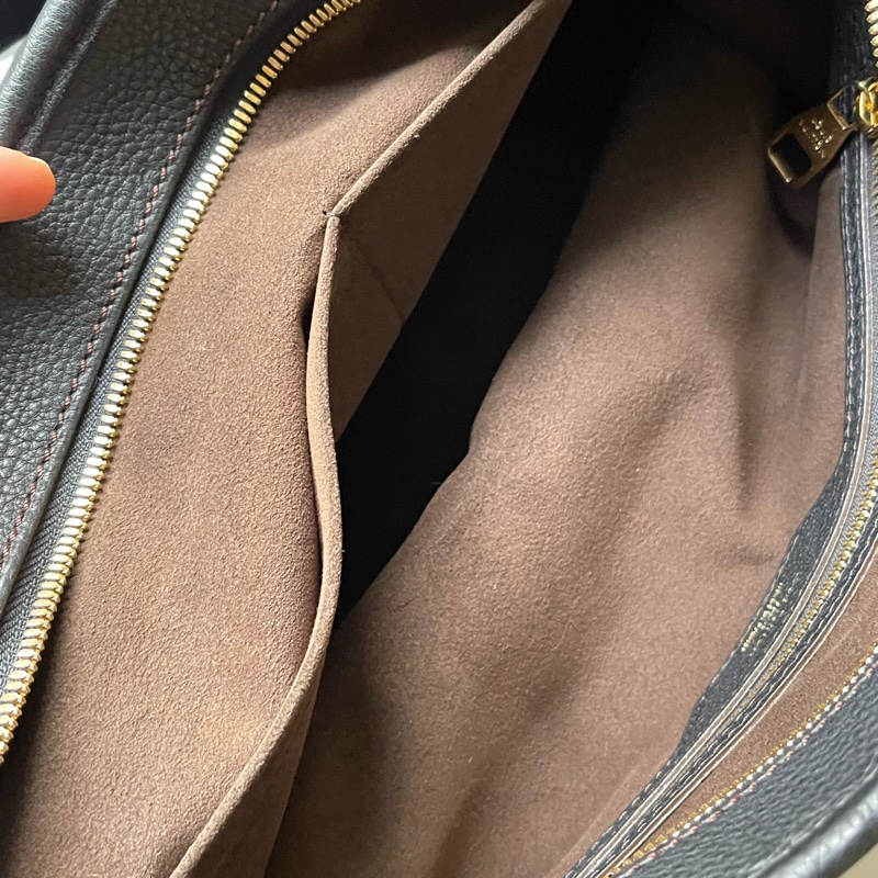 ▪️富貴選物FUGUEI▪️LV Mahina 月光女神系列 全皮革手提包-21