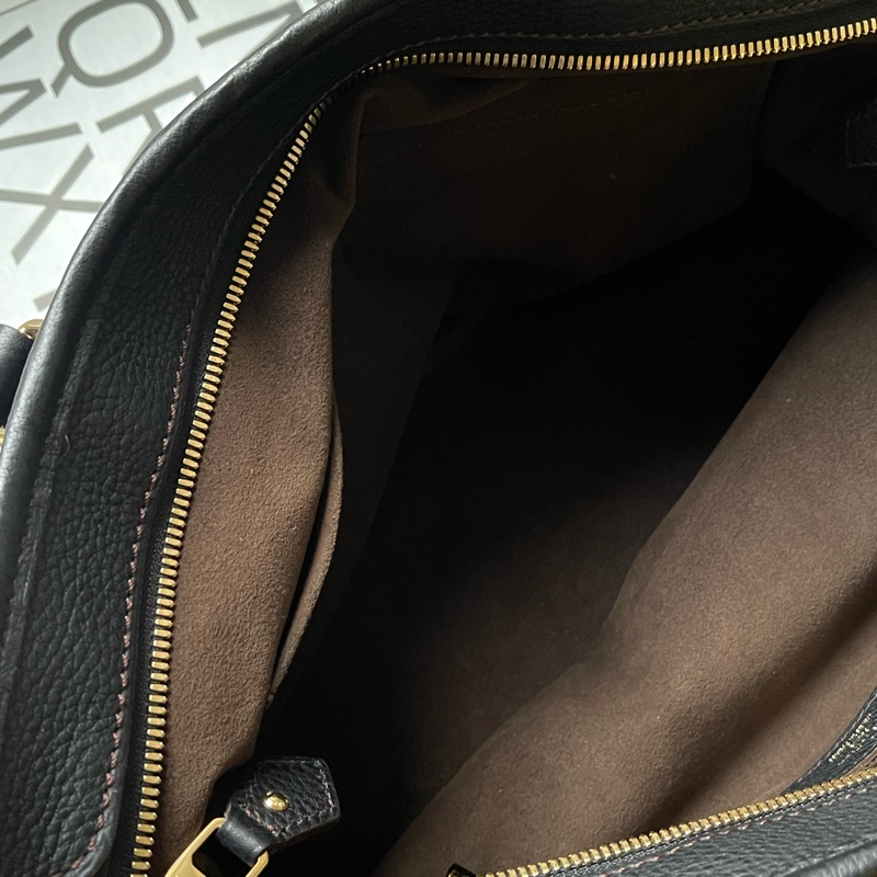 ▪️富貴選物FUGUEI▪️LV Mahina 月光女神系列 全皮革手提包-24