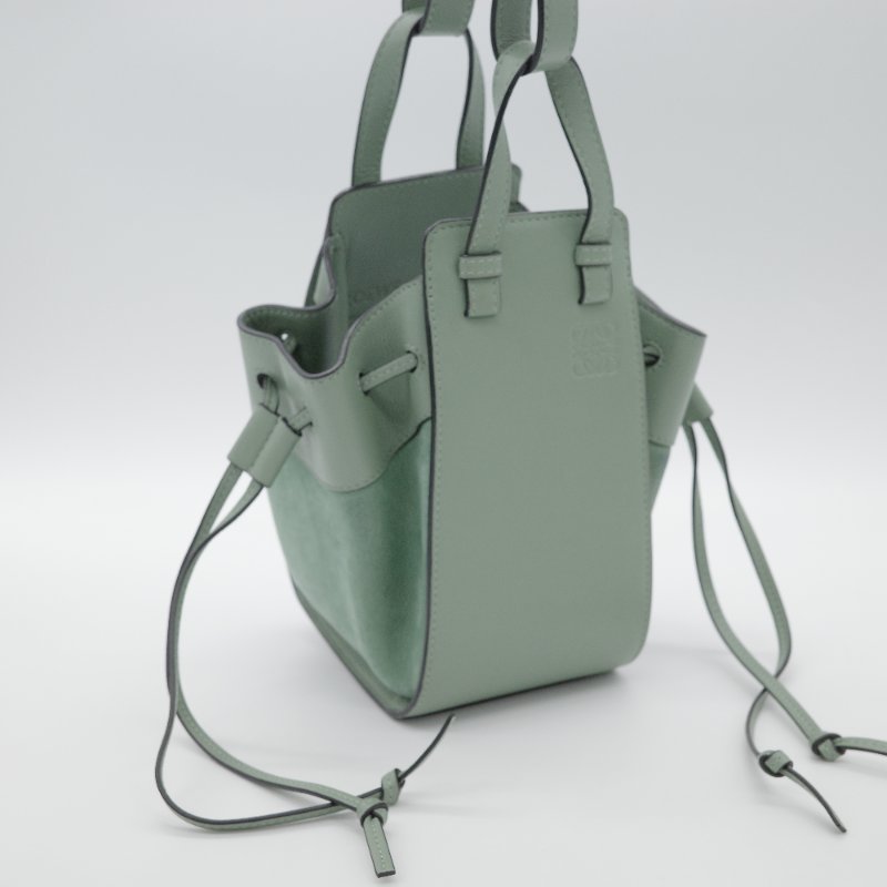 Loewe 羅威 Hammock Drawstring Mini 牛油果綠色 卡其色 柔軟粒面小牛皮 麂皮 斜背包 吊床包 手提包-1