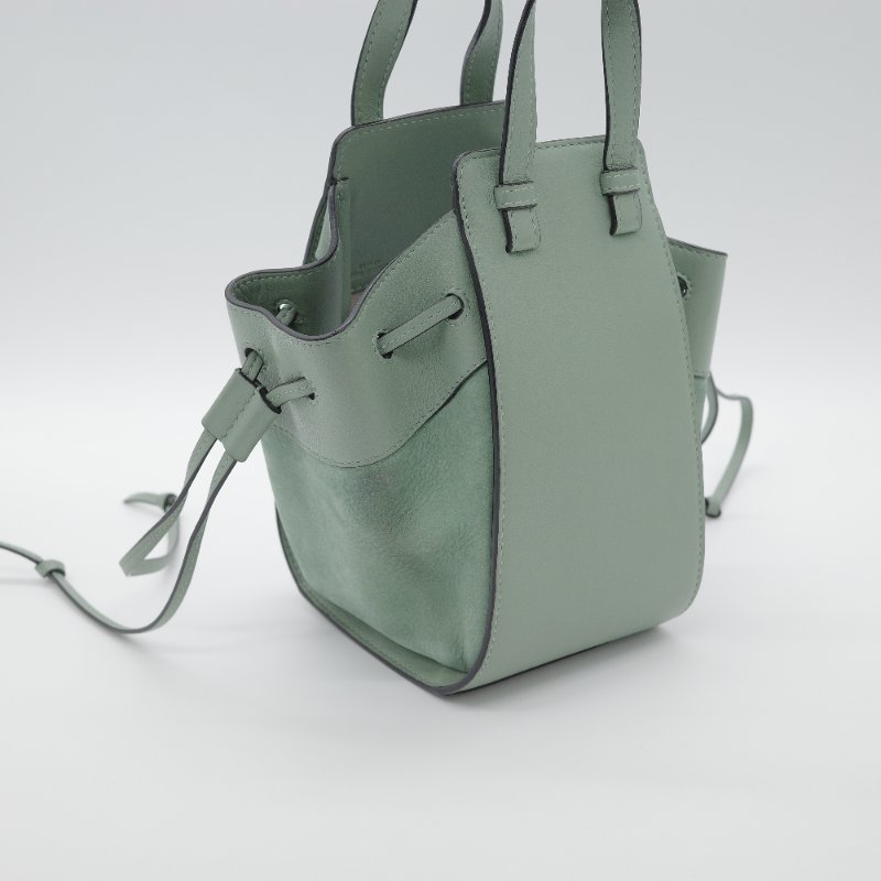 Loewe 羅威 Hammock Drawstring Mini 牛油果綠色 卡其色 柔軟粒面小牛皮 麂皮 斜背包 吊床包 手提包-4